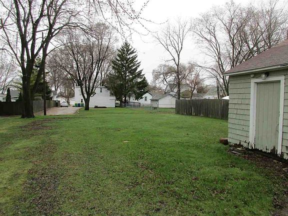 large back yard - ready for  gardens!!