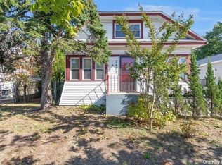 2683 Kenny Ave, Merrick, NY 11566