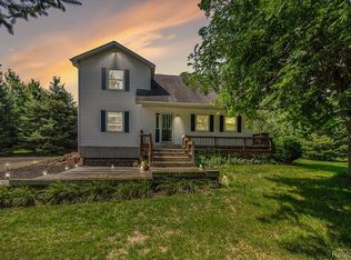 2749 Carpenter Rd, Lapeer, MI 48446