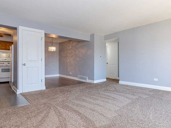 4th image of 4925 W 109th St APT 302