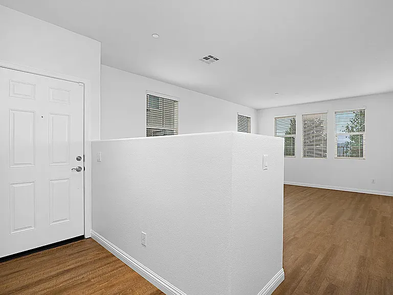 844 Covington Ave — Photo 3