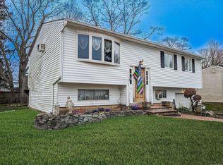 31 Nostrand Ave, Selden, NY 11784