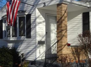 3 Sherwood St, Chicopee, MA 01013