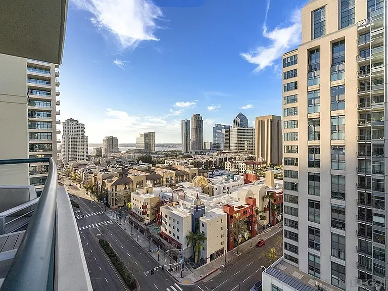 555 Front 1501 #1501 — Photo 44