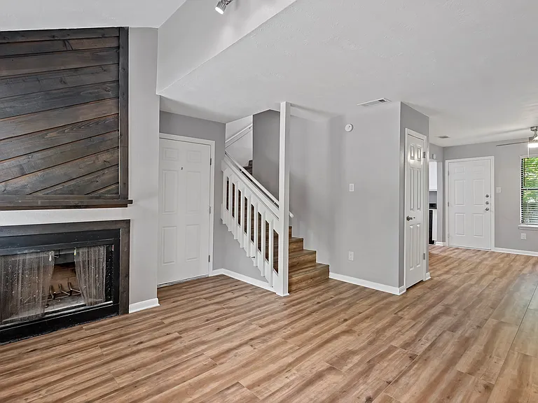 Oak Creek Condos — Photo 11