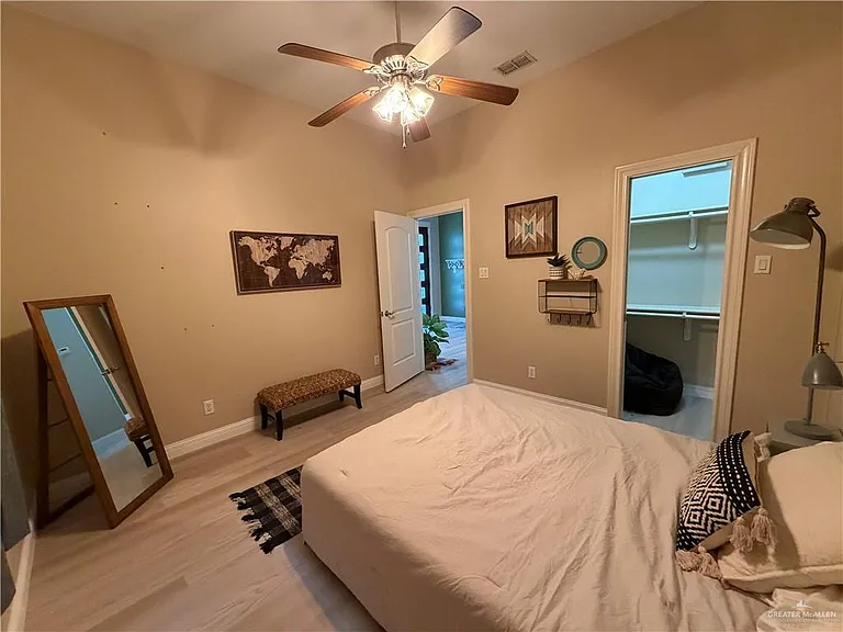 3401 Palace St — Photo 10