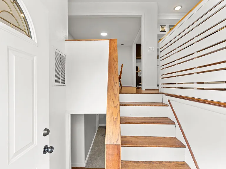 613 Nashua Ln — Photo 2
