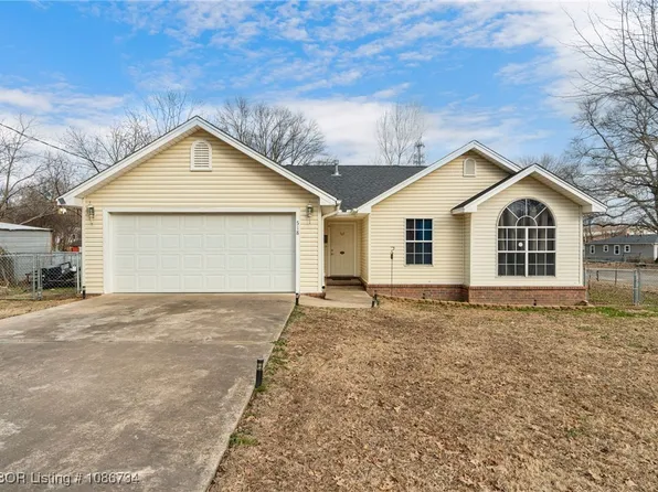 518 N 17th St, Van Buren, AR 72956