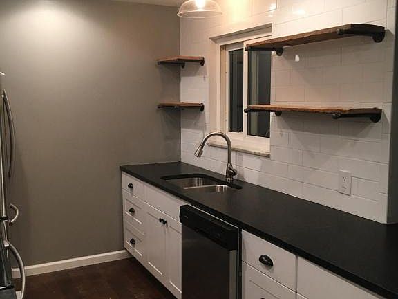 2nd image of 419 Ottawa Ave