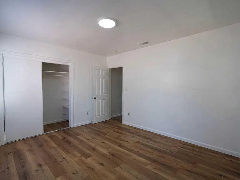 604 W 10th St — Photo 33