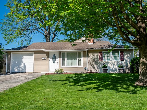 2nd image of 220 N Knollwood Dr