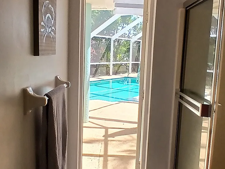 2nd bath pool access