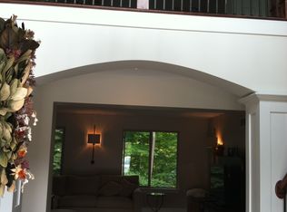 510 Augusta Dr, Rochester Hills, MI 48309