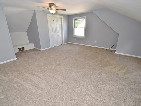3rd image of 27100 Farringdon Ave