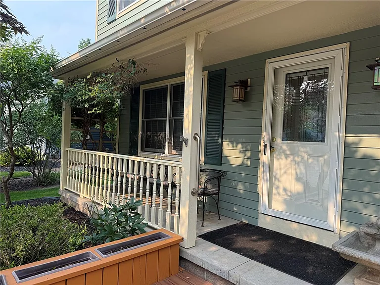 9 Wisteria Ln — Photo 5