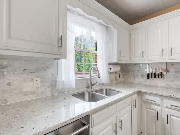 404 Southwinds Dr, Hermitage, TN 37076