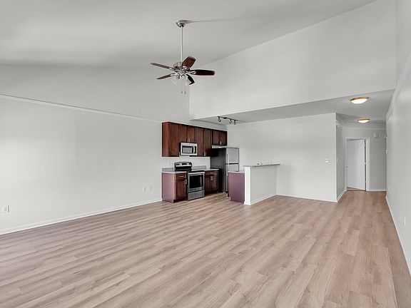 5th image of 233 N Main St APT 508
