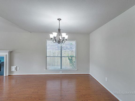 5th image of 822 Sierra Lake Dr