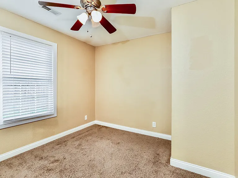 1044 Avondale Ct — Photo 14