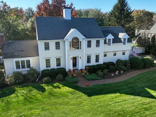 10 Pleasantwoods Ln, Hanover, MA 02339