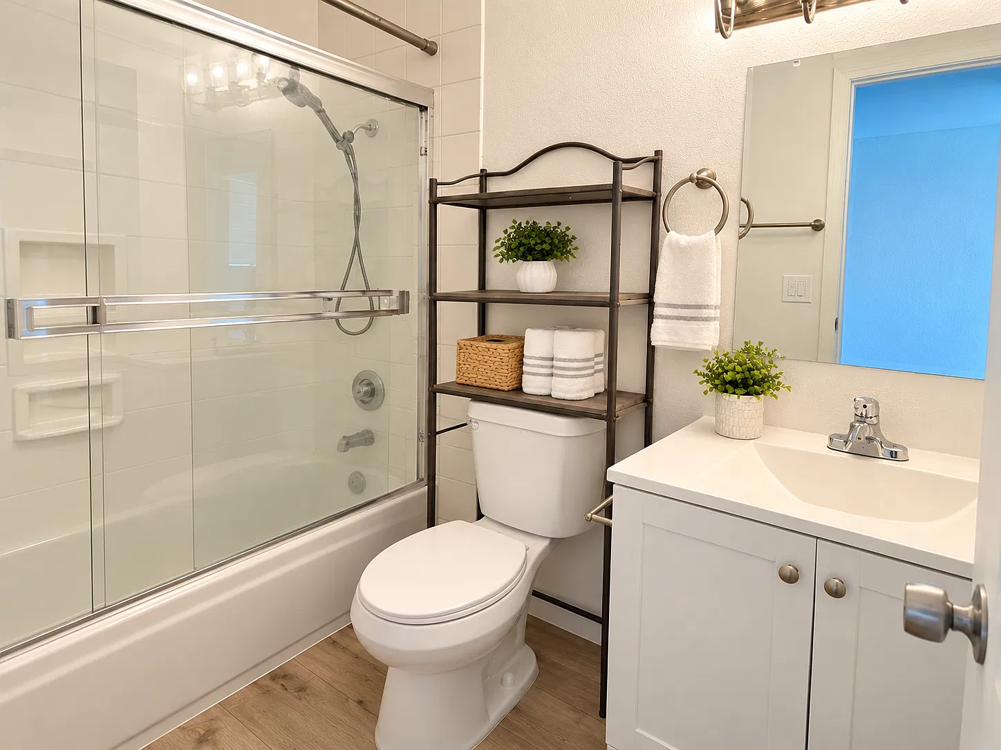 2 bed, 930 sqft, $2,200 — Photo 3