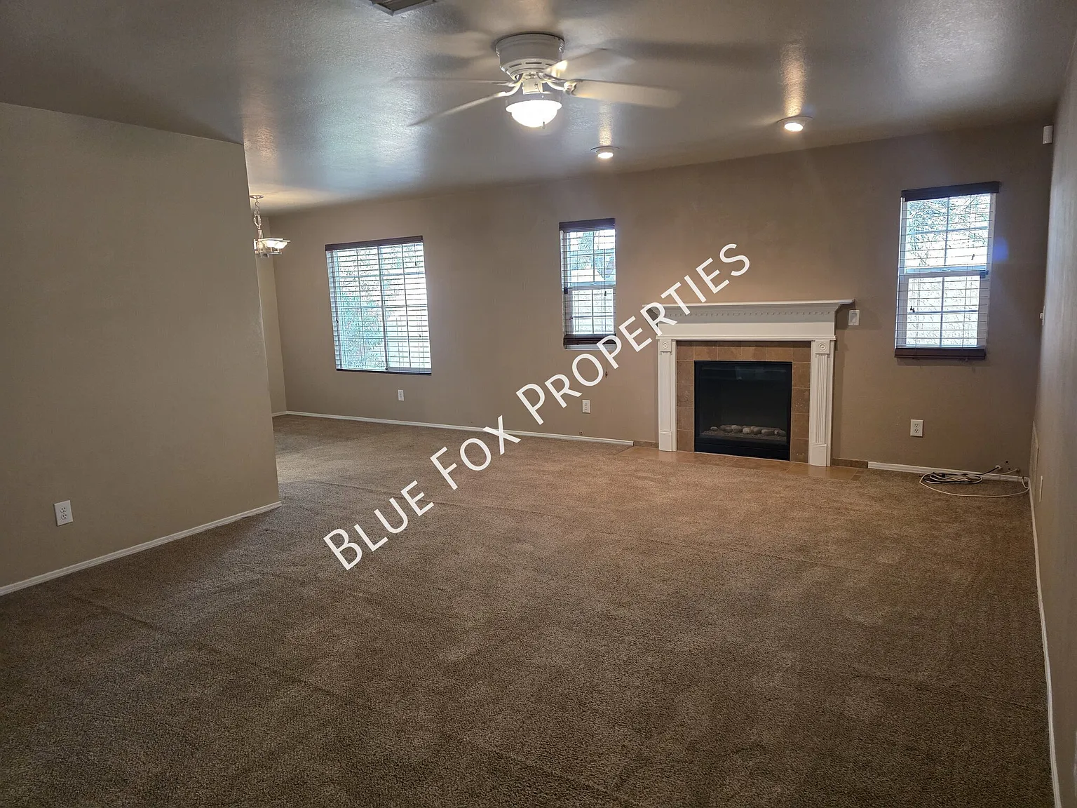 This home won't last long! Amazing backyard with a sparkling pool, views and more! — Photo 4