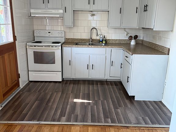 2nd image of 92-94 Lawrence St #1