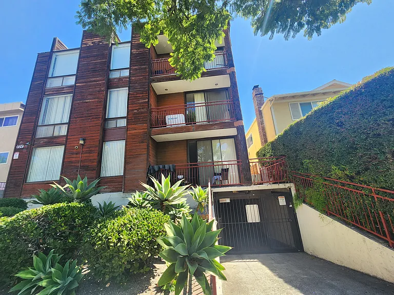 626 N Isabel St #202 — Photo 43