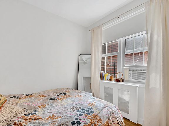 5th image of 1125 Lorimer St APT 3G