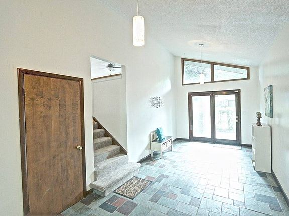 Atrium style entryway