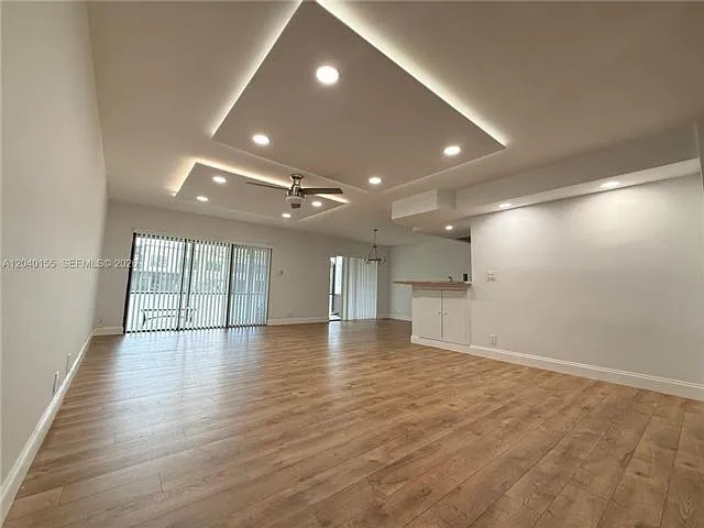 9717 N New River Canal Rd — Photo 3