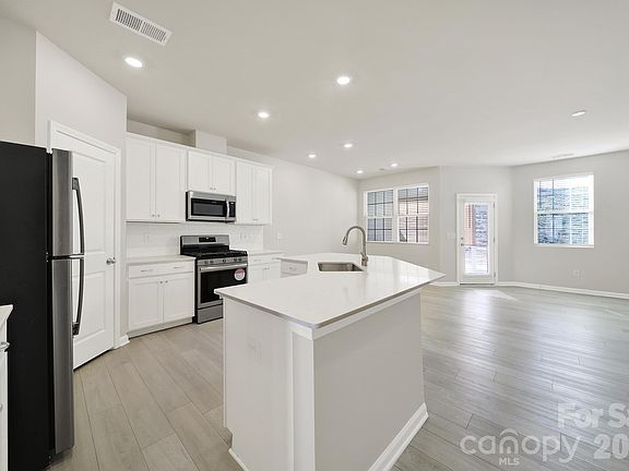 4th image of 8027 Scarlet Maple Ln