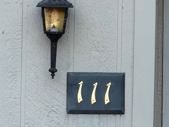 2nd image of 111 Lakebend Cir