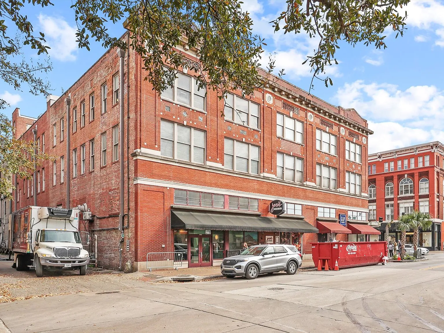 122 W Broughton St — Photo 2