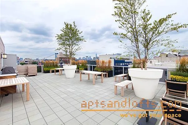 Rented by aptsandlofts.com | media 10