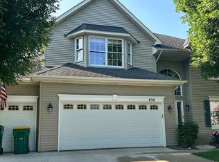 830 Lake Susan Hills Dr, Chanhassen, MN 55317