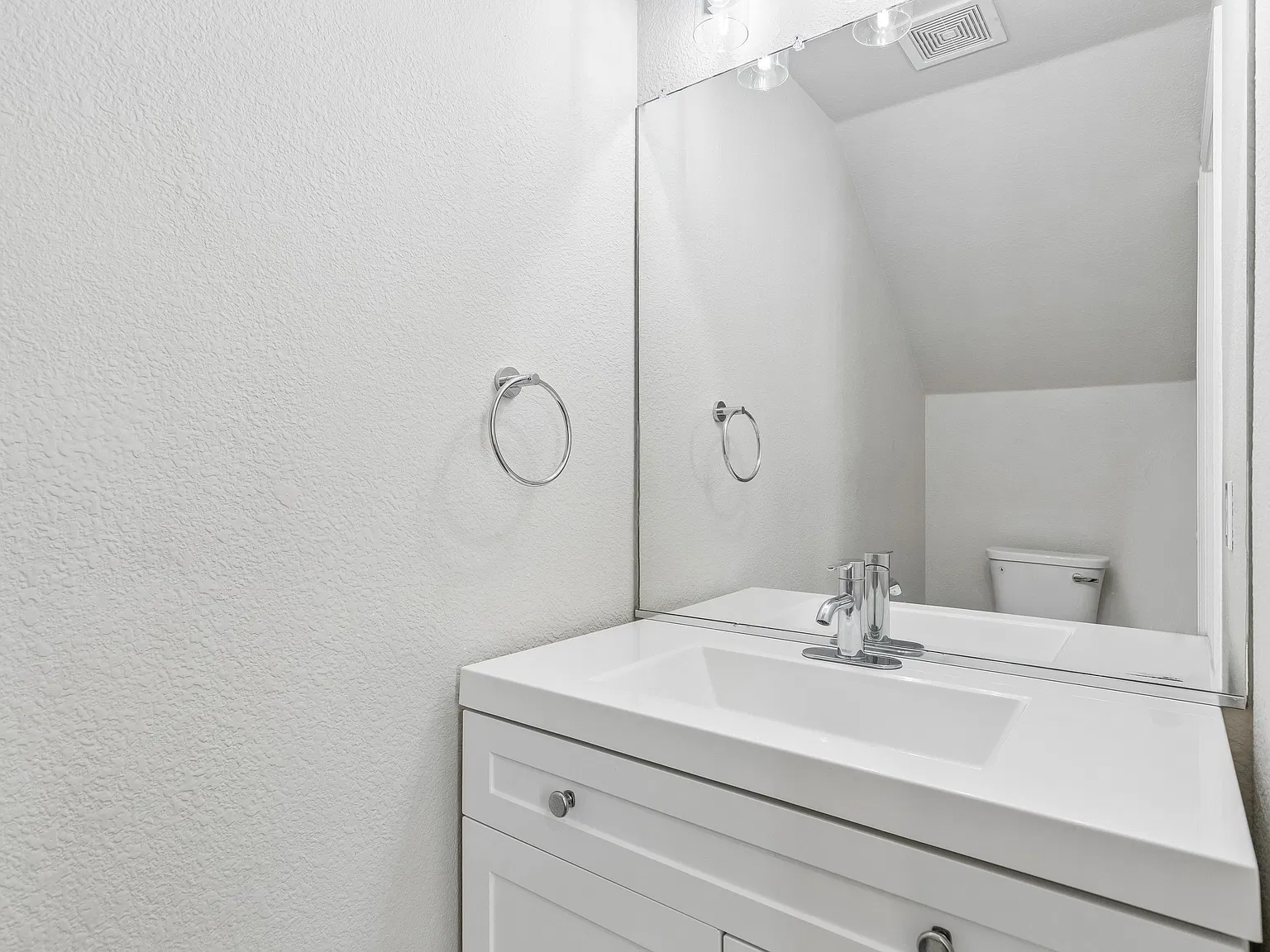 4 bed, 3358 sqft, $3,950 — Photo 4