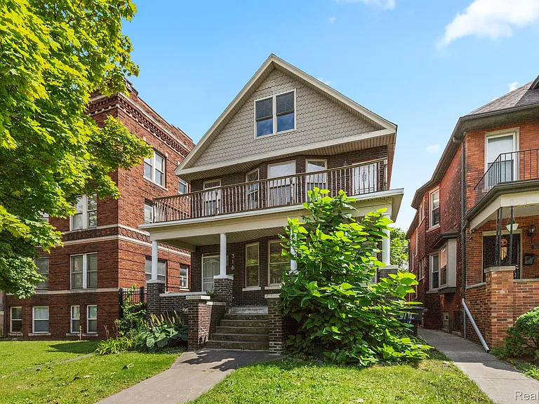 314 Hendrie St — Photo 2