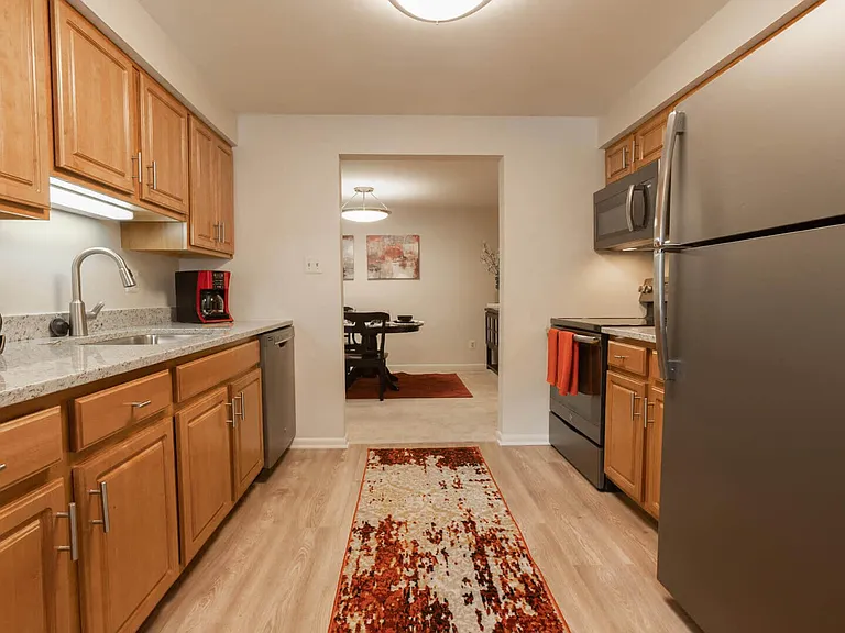 Cromwell Valley Apartments — Photo 2