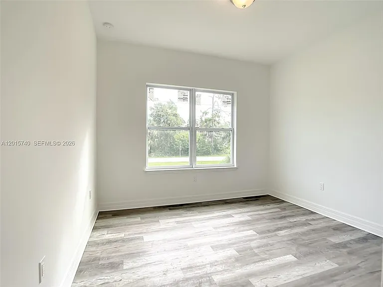 14210 Luxo Ave — Photo 13