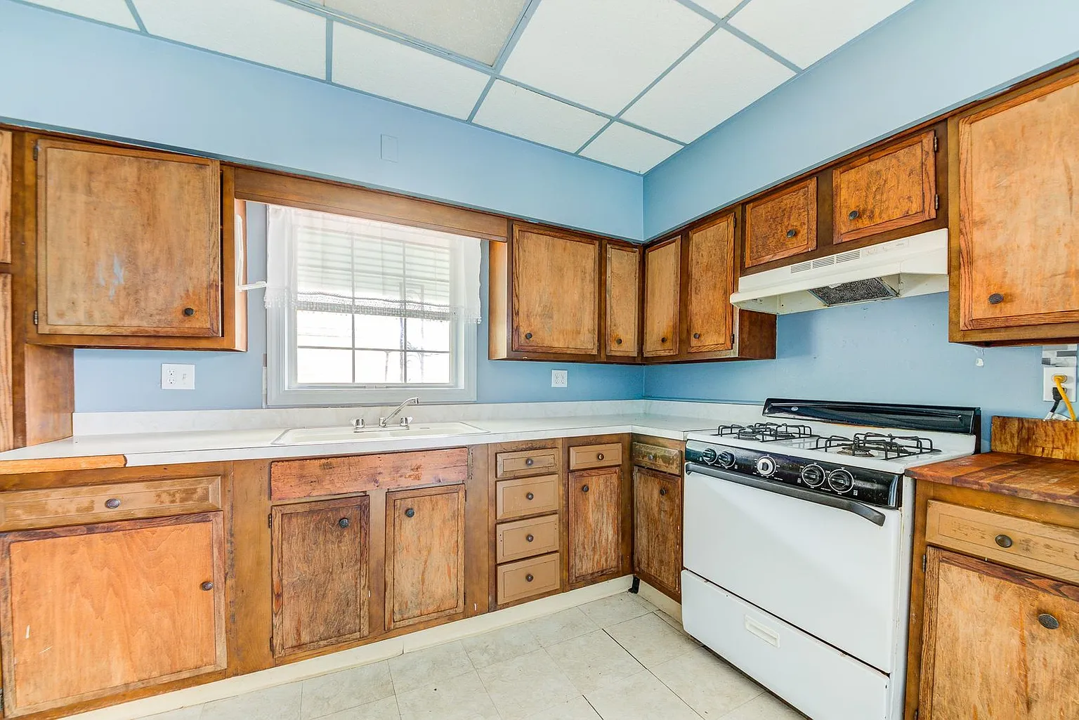 2439 Spring St photo 1