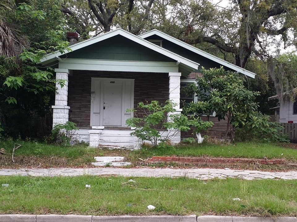 1st image of 225 E 18th St