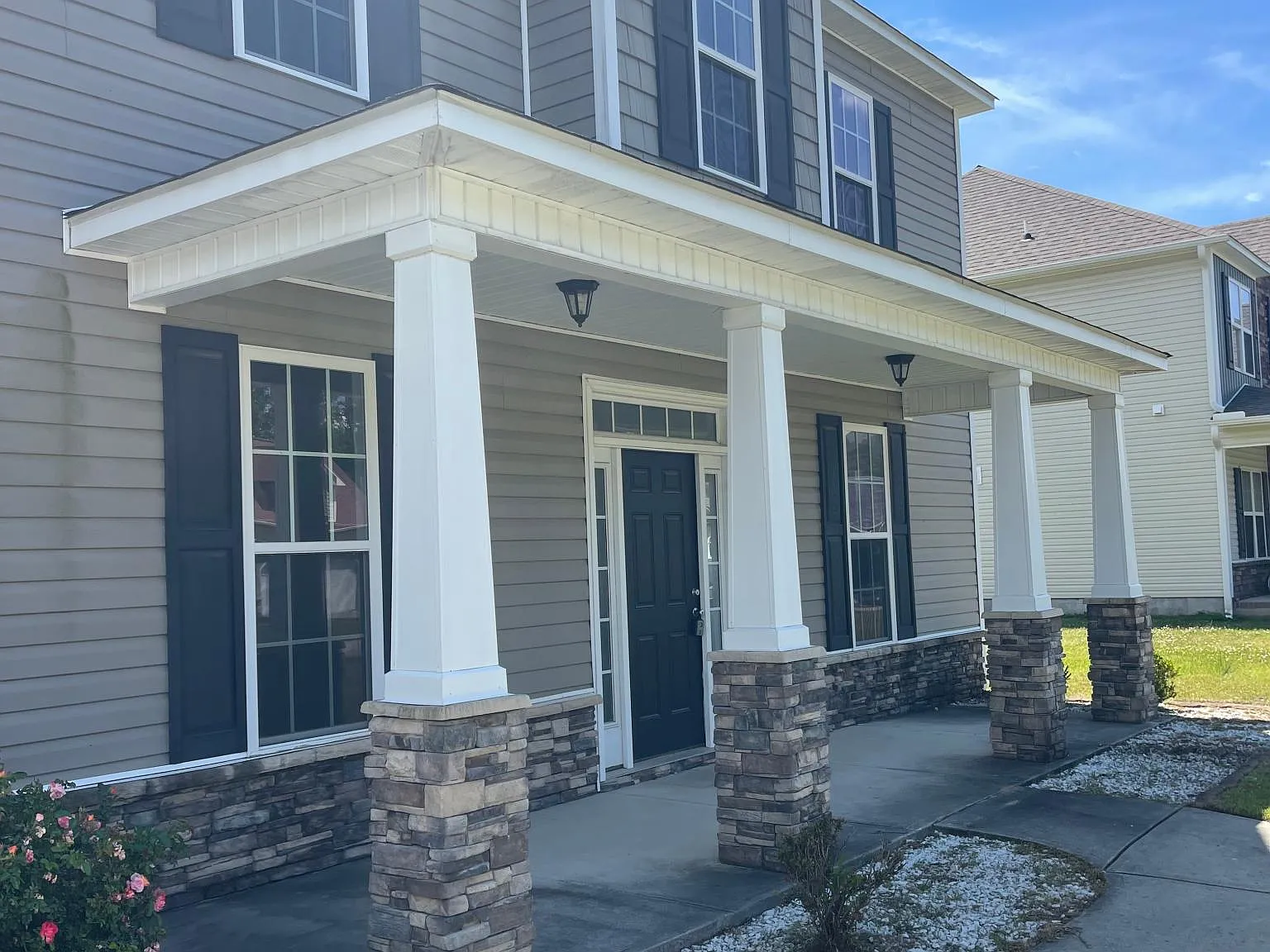4 bed, 2.5 bath, 2635 sqft, $2,350 — Photo 3