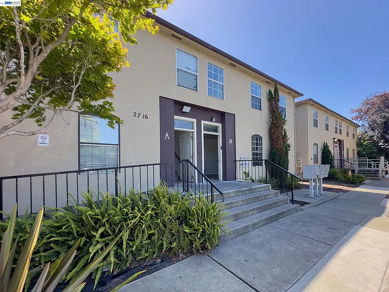 2716 Adeline St — Photo 3