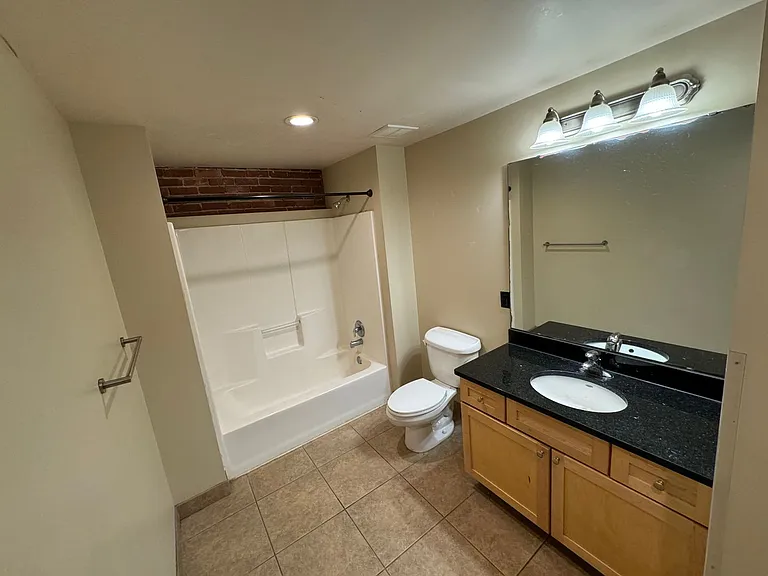 431 W Walnut St #B — Photo 10