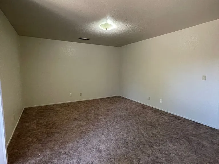 616 Yosemite — Photo 18