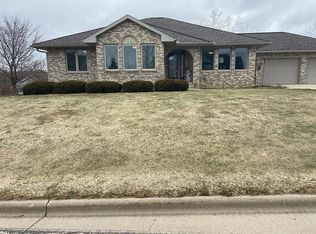 615 Uplands Dr, Dodgeville, WI 53533