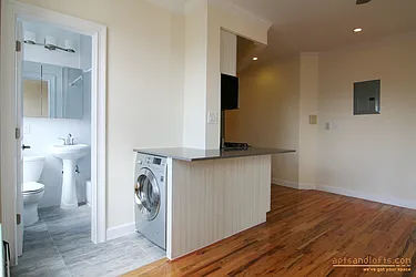 Rented by aptsandlofts.com