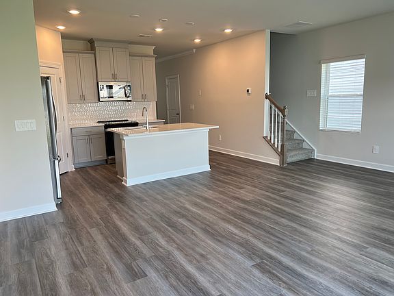 5th image of 3643 Backwater St