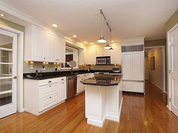 5th image of 10040 Wimbledon Ct